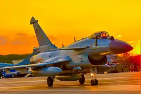 歼-10C超燃混剪 山谷地空灵活走位 双座版是亮点视频封面