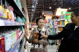 幺妹儿跟男朋友一起逛超市,总算体验到了吃货的购买力,太难了视频封面