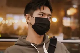 李现富二代身份被揭？当他母亲的职业曝光后，网友直呼：惹不起！