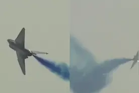 帅气！珠海航展歼-10大秀蛇形机动 “空中芭蕾”惊艳战术意义十足视频封面