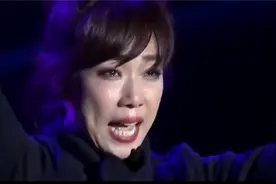 都给我哭！林忆莲演唱会唱到痛哭流涕，5首让人泪崩的万人大合唱视频封面