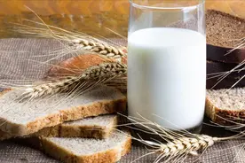 喝完牛奶，这几种食物千万别吃，后悔知道这么晚，不知道亏大了