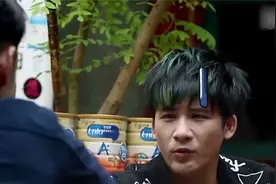 大张伟爆笑接梗，原来古巨基和阮经天是反义词，旁边女生秒懂视频封面