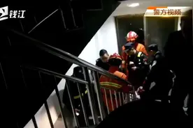 正能量时刻！生死一刻，金华永康一派出所所长一把抓住了他的手视频封面