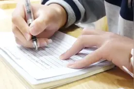 手写印刷体走红 山东一学校推行“衡水体”应对高考视频封面