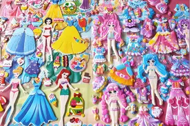 白雪公主换装泡泡贴纸，白雪和朋友们玩耍，她们打扮得很漂亮视频封面