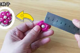 老毛衣烂了不舍得扔？拆下毛线，不用钩针的方法巧改造，简单漂亮视频封面
