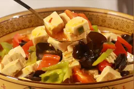 这样做的炖豆腐你应该没吃过，我家这样做孩子抢着吃，上桌就扫光视频封面