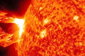 太阳日冕层为啥比表面温度高？中国专家给出了答案！一起来看看吧视频封面