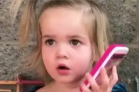 在中国长大的外国萌娃，回国探亲嫌弃太落后，姥姥差点气笑视频封面