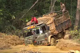 只有七千公里柏油路的神奇国家圭亚那，雨林道路成为司机们的噩梦
