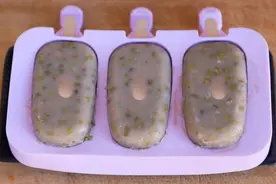 绿豆里加入几勺奶粉，教你自制雪糕，香甜软糯，夏天吃一口透心凉视频封面