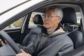 60岁以上没驾照的老年人，可以开哪些代步车？这2款安全可靠视频封面