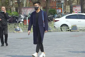 经常来三里屯的这些大男孩，他们的日常穿搭是怎样的？你怎么看视频封面