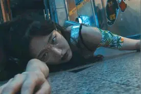 惊悚片：未来手机电量就是人的寿命，手机没电时，人也就会死亡！视频封面