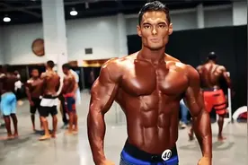 亚洲肌肉男 VS 欧美肌肉男