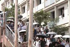 广州大学“挤”上热搜，同学们纷纷吐槽视频封面