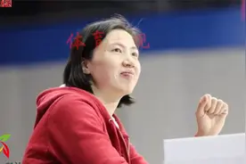 41岁女排国手周苏红，与瘫痪汤淼离婚后嫁富豪，如今女儿已7岁视频封面
