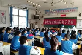 学生在校期间染病家长要求学校担责，当地教育局回应视频封面