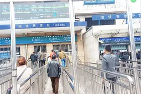北京这个地方的地铁站，为什么只有人工售票，而没有售票机？视频封面