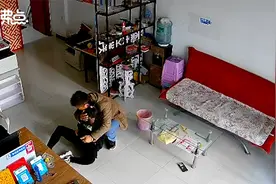 女子撒娇时不小心摔倒 老公一把揽入怀中安慰：主动承担半年家务视频封面