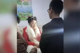 山东女子被婆家虐打致死，亲属收几千块为其配"阴婚"：下边有个伴视频封面