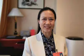 人大代表黄细花：建议3孩及以上家庭减免50%房贷利息视频封面