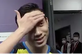 许昕单打比赛后忘了对手是谁，笑着尴尬扶额，网友：忘我境界了！视频封面