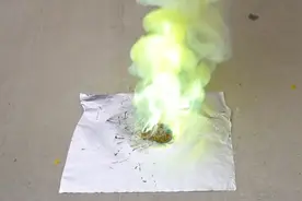 不可思议的科学现象，水可以点燃绿色火焰，你知道原理吗