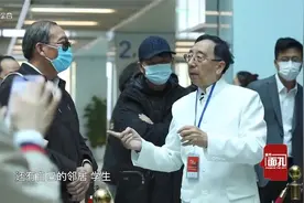 南京大学历史学院离休教授沈学善：鼓楼医院最年长钢琴演奏志愿者视频封面