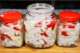 酸萝卜想要好吃，醋水是关键，这样做泡一晚就可以吃，酸辣爽口