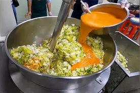 台湾省一块企业级的黄金泡菜，整套流程相当的考究，堪称下饭神器