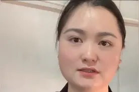 万多找到一份新的翻译工作，老板我也认识，托我转给万多15万工资视频封面