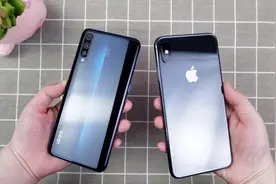iQOO跨级挑战iPhone XS Max，屏幕显示效果差这么多？视频封面
