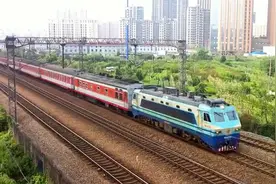 红皮时代的普速K车 信阳至上海南K752次通过萧山段驶向杭州东视频封面