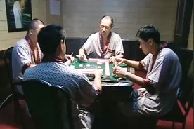 影视：打麻将的最高境界，一个人挑战三个合伙老千，真是过瘾视频封面