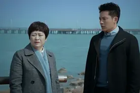 老闺蜜：小谭总在湖边发呆，回头看见妈妈，妈妈却先哭了视频封面