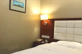 葫芦岛酒店01-四星级带温泉洗浴，设施旧卫生一般，214一晚值不值