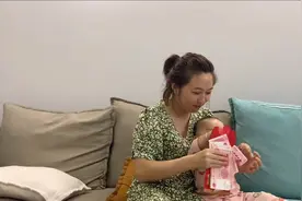 宝宝过周岁生日，外公外婆准备了5位数的大红包，猜猜有多少？视频封面