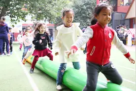 户外活动2小时预防孩子近视难做到，医生：间歇性达到2小时就可以