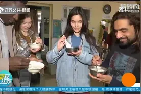 搞笑版“中文四六级”考试来了，外国友人被虐哭：太难了！视频封面