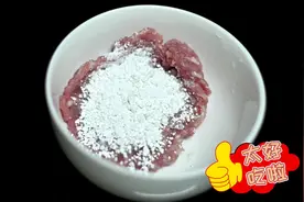 宝宝辅食瘦肉最好吃的做法，汤鲜味美，我家宝宝吃到一滴不剩！