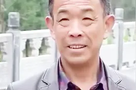 市场基本缺货，男子养殖果子狸不愁销路，还能帮助村里贫困户脱贫视频封面