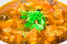 河南的“酸汤小酥肉”，厨师长地道的详细教程，每次都把汤都喝完视频封面