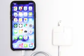 双向无线充电妥了？新iPhone能给AirPods充电视频封面