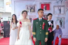 广西一对新人结婚，正在举行婚礼，新郎是我们最可爱的人视频封面