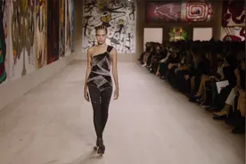 Dior 2022 春夏高级定制时装秀视频封面