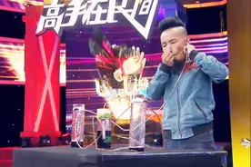 耳朵能进行呼吸？高手现场展示用耳朵吸水，这绝活太牛了