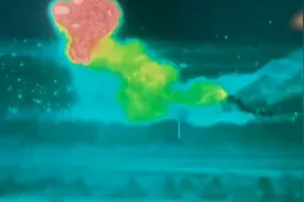 俄空天军猛烈轰炸乌前线阵地：战斗机连续发射导弹 乌军损失惨重视频封面