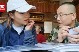 玉树地震中的小女孩上大学了 10名孤儿与武警爸爸的故事令人泪目视频封面